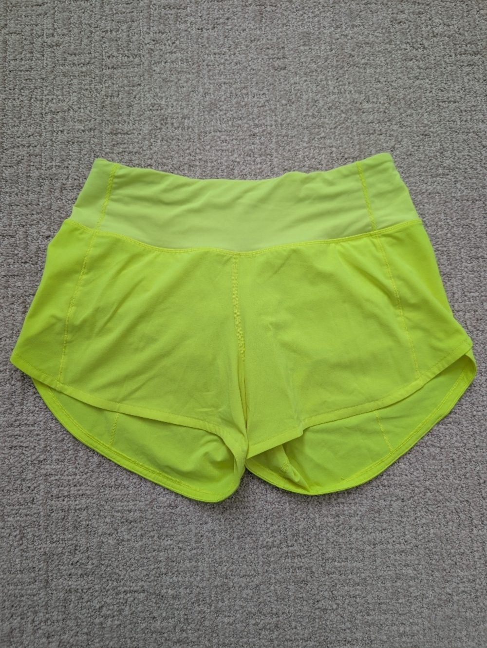 Lululemon Speed Up MR 4" Shorts, Size 4